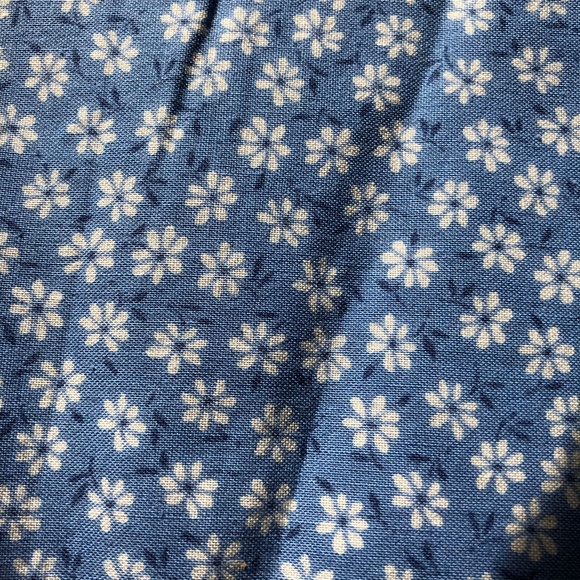 DOTTED SWISS PINK & WHITE / BLUE AND WHITE FLORAL COTTON REMNANT FABRIC CUTTERS - Picture 5 of 6